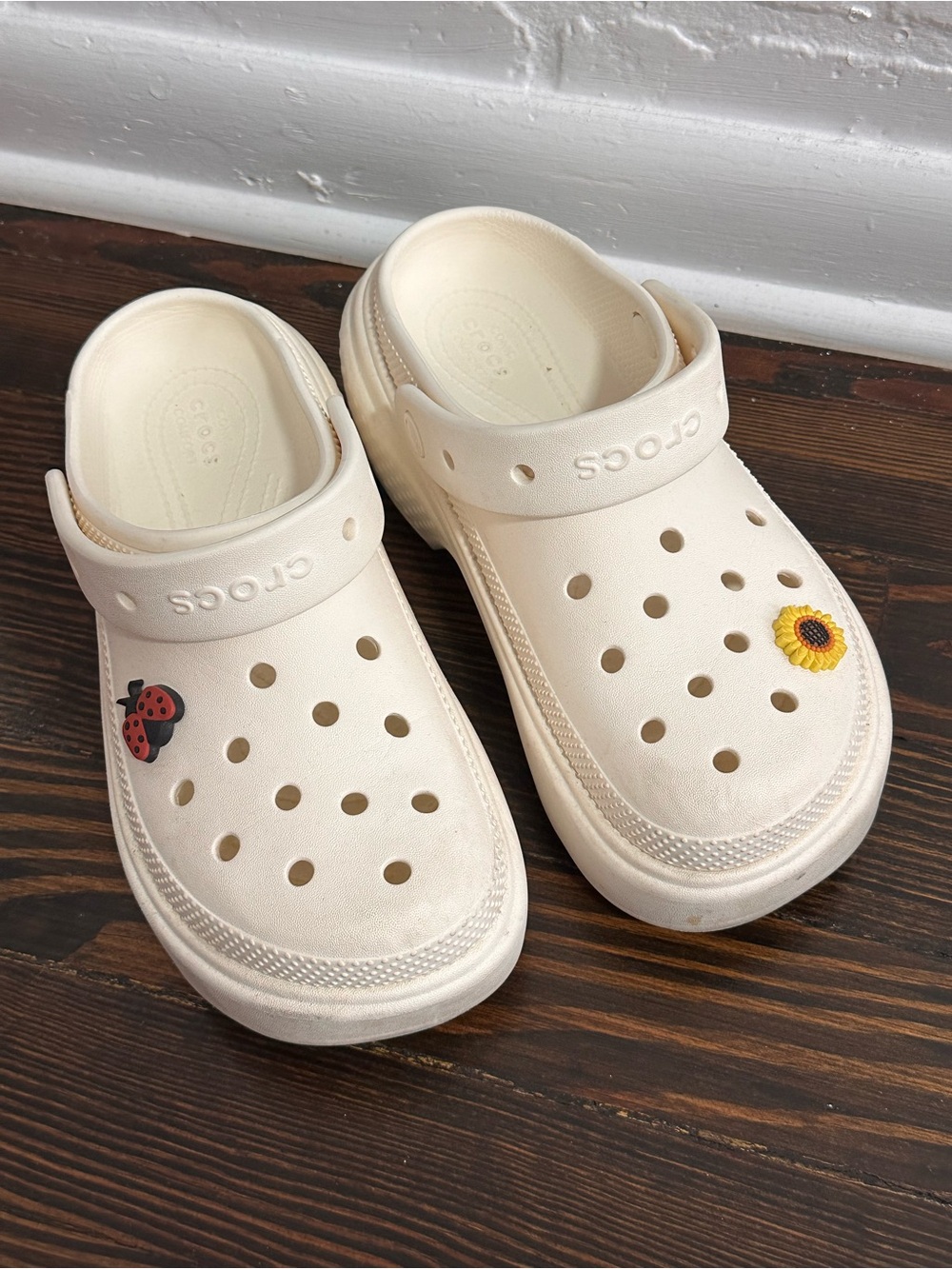 Cream platform Crocs, stomp clog
